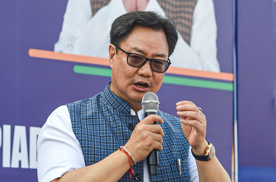 Rijiju slams retired judges' campaign against Amit Shah, criticises opposition
